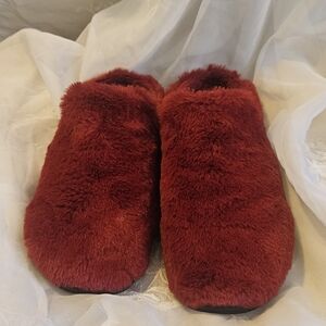 Jambu Women's Cozy Red Slippers